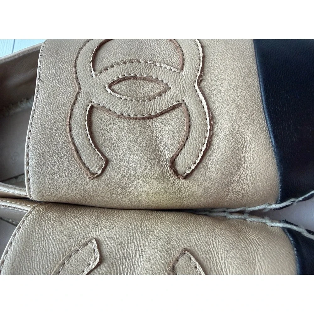 Chanel CC Espadrilles Beige Black Cap Toe Leather Flats Size 39 Lambskin - Picture 6 of 16